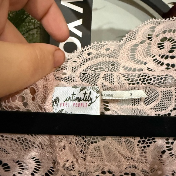 Free People Pink Ruched Cap Sleeve bralette / crop top size medium - Picture 2 of 4